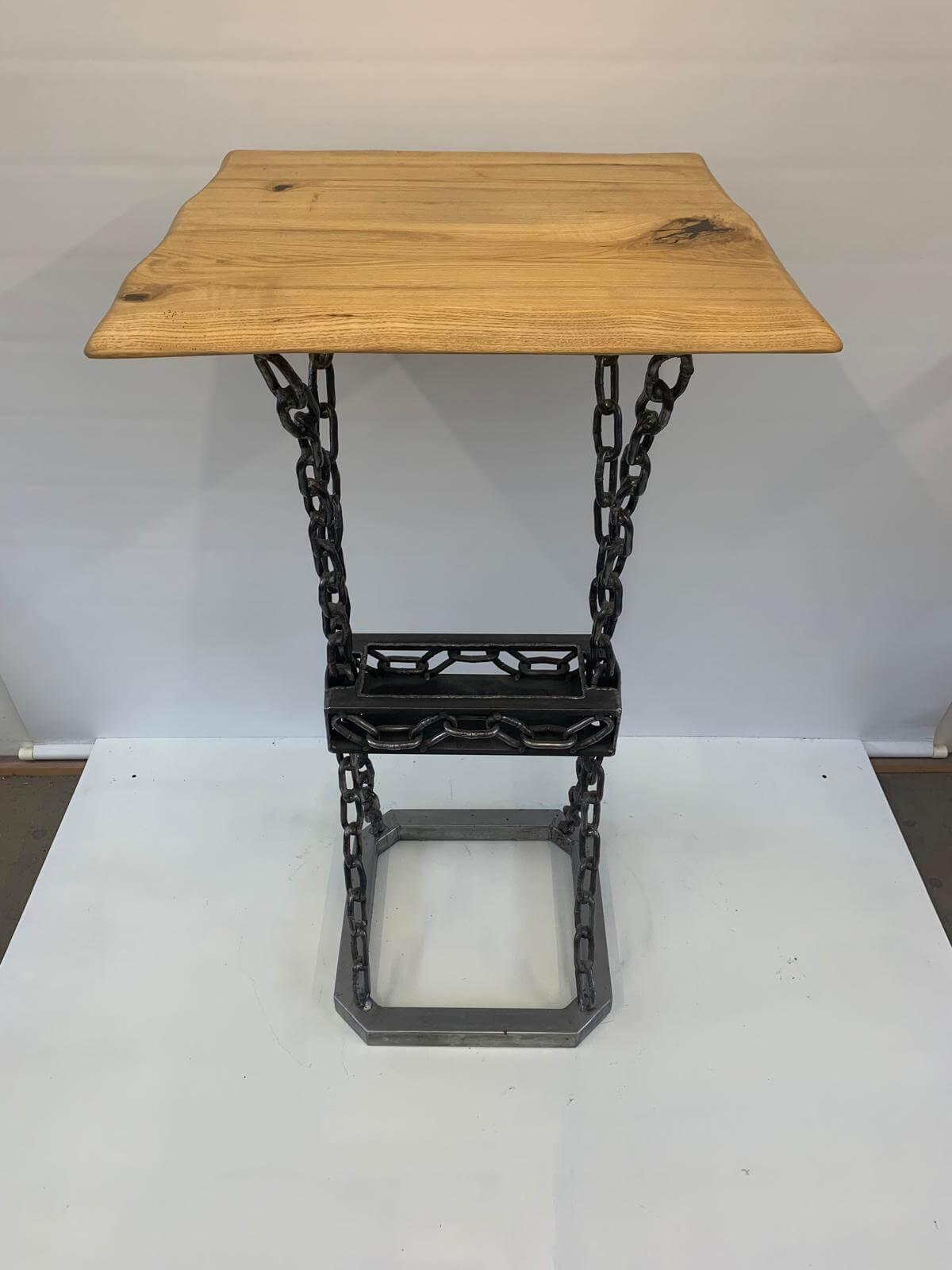 Bistrotisch Set Chain Lounge kaufen – Metallgestell Detail