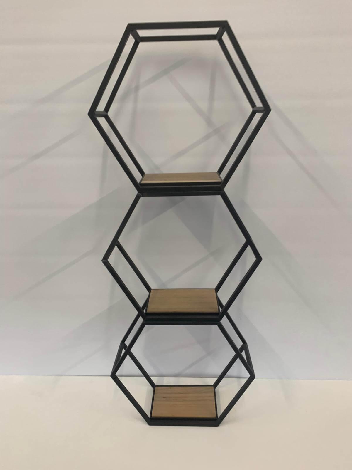 Hexagon Wandregal Set schwarz kaufen – Detailansicht