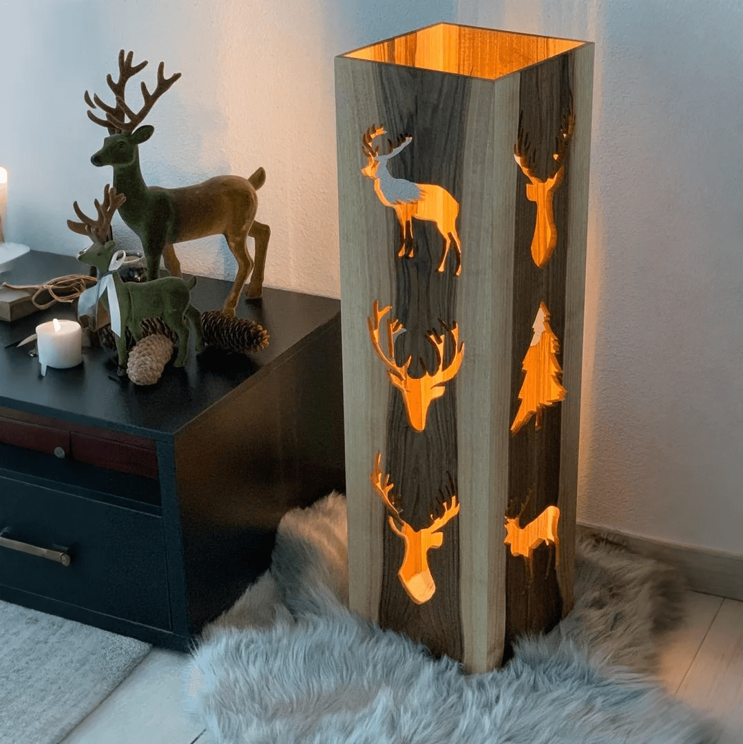 Individualisierbare Holzsäulen-Lampe Forest Glow mit Gravur