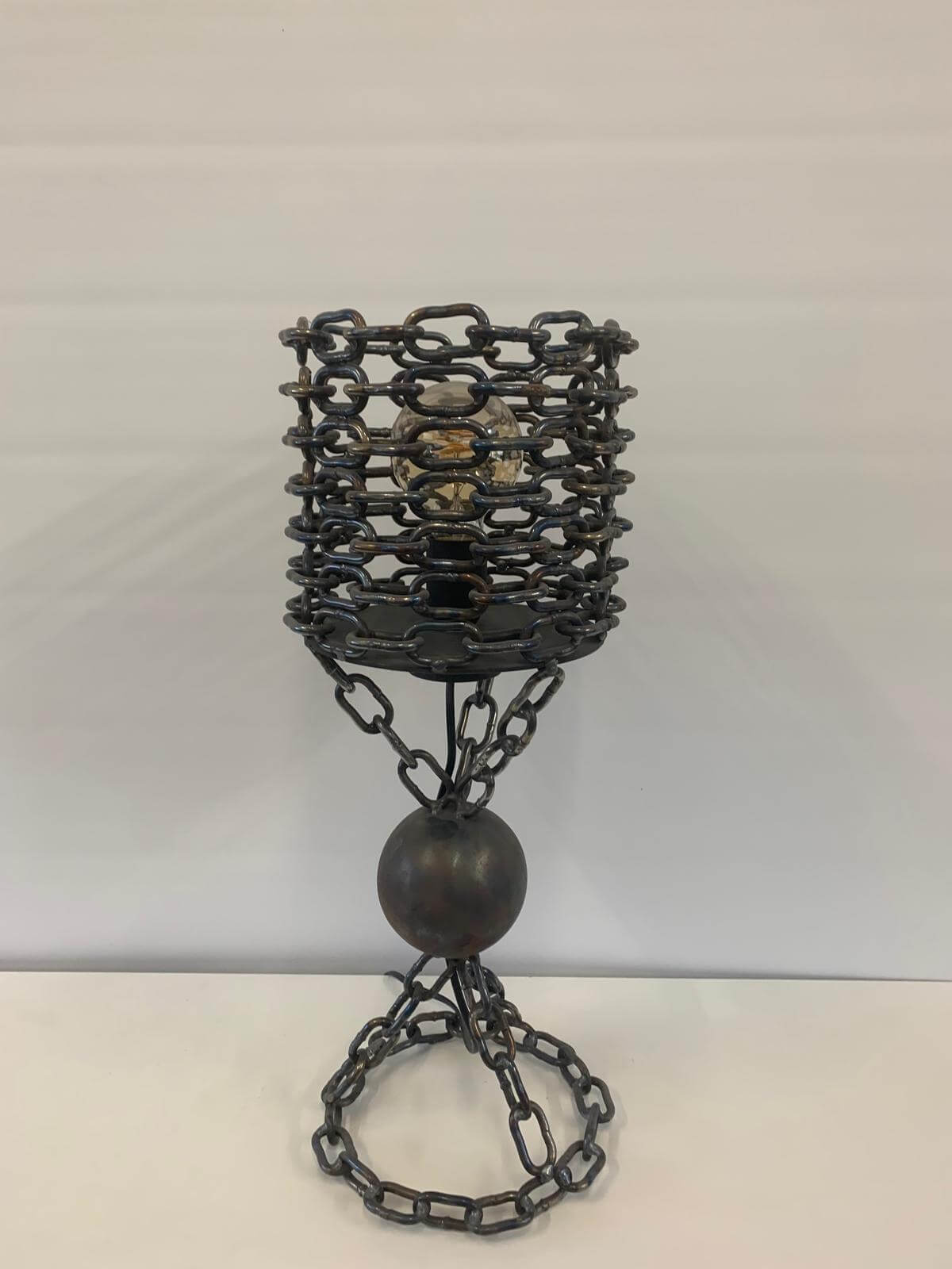 Kettenlampe Chain Glow mit warmer Beleuchtung